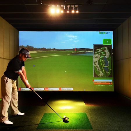 Ksl Hotel & Resort Johor Bahru Eksteriør billede Golf simulator