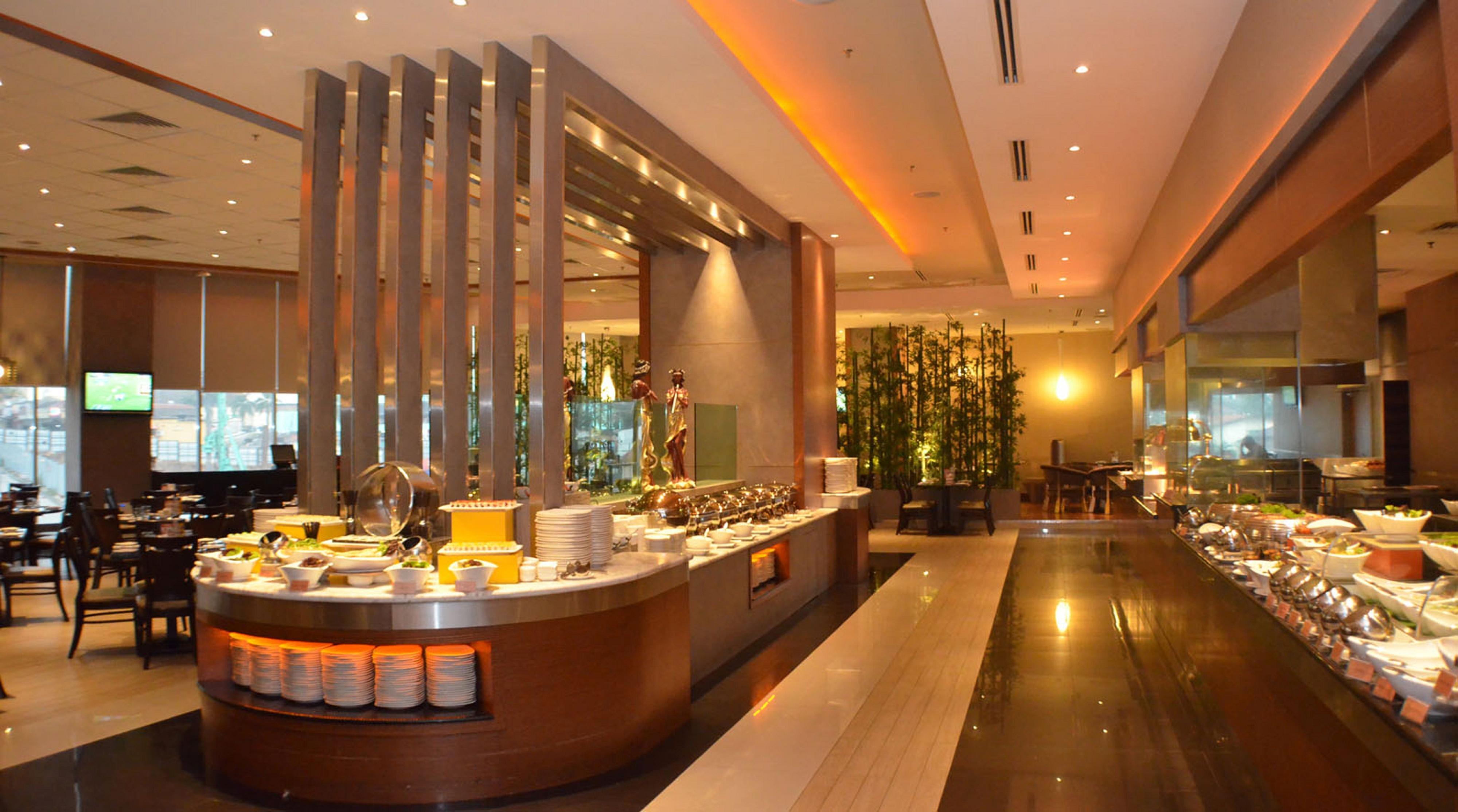Ksl Hotel & Resort Johor Bahru Eksteriør billede The hotel's buffet