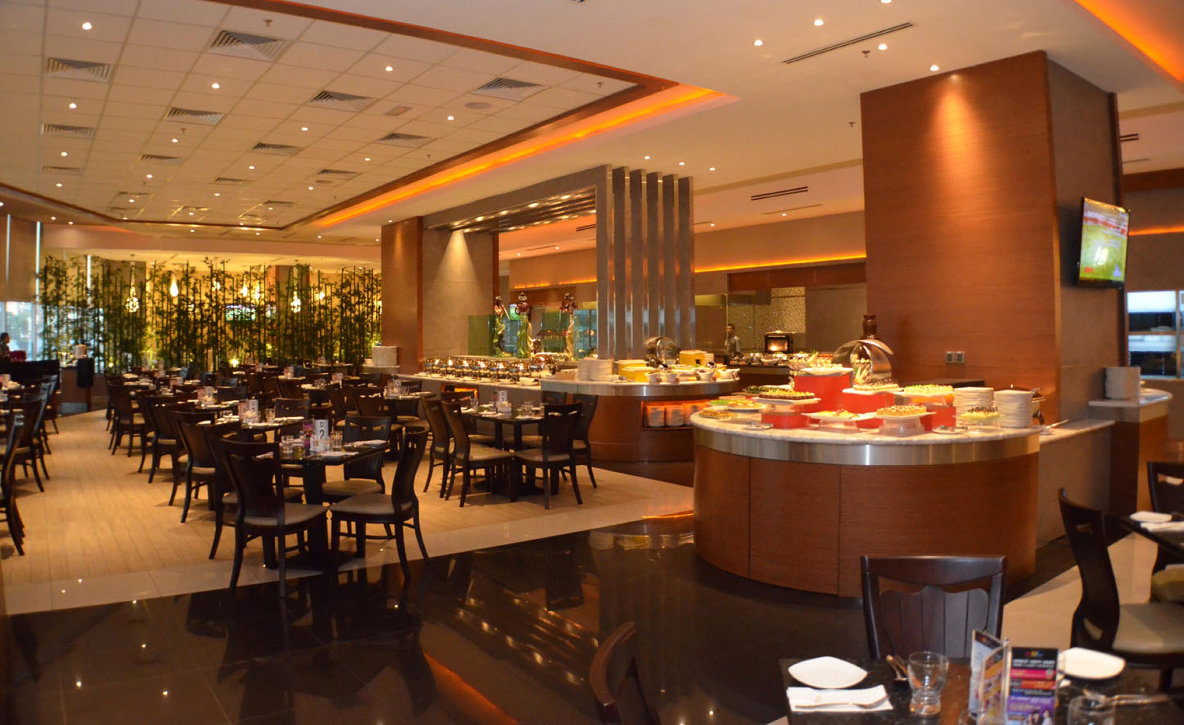 Ksl Hotel & Resort Johor Bahru Eksteriør billede The hotel's restaurant
