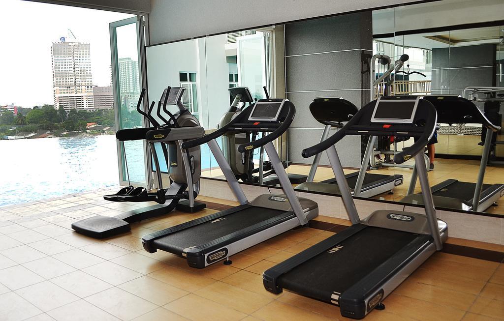 Ksl Hotel & Resort Johor Bahru Eksteriør billede Treadmills in a gym