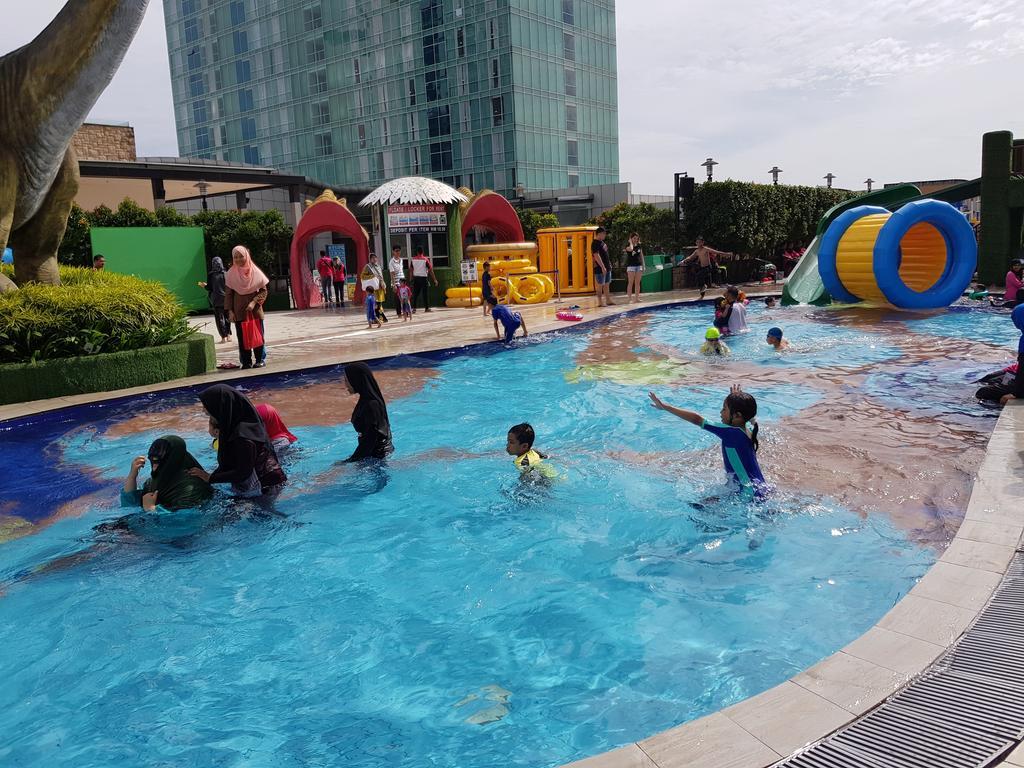 Ksl Hotel & Resort Johor Bahru Eksteriør billede Swimming pool