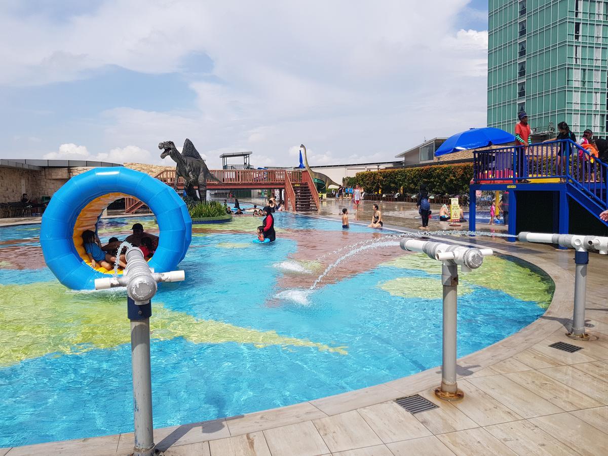 Ksl Hotel & Resort Johor Bahru Eksteriør billede The park's swimming pool